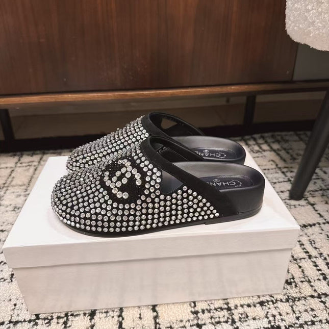 FLAT MULE IN  BLACK SUEDE WITH CRYSTALS