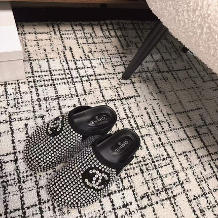 FLAT MULE IN  BLACK SUEDE WITH CRYSTALS