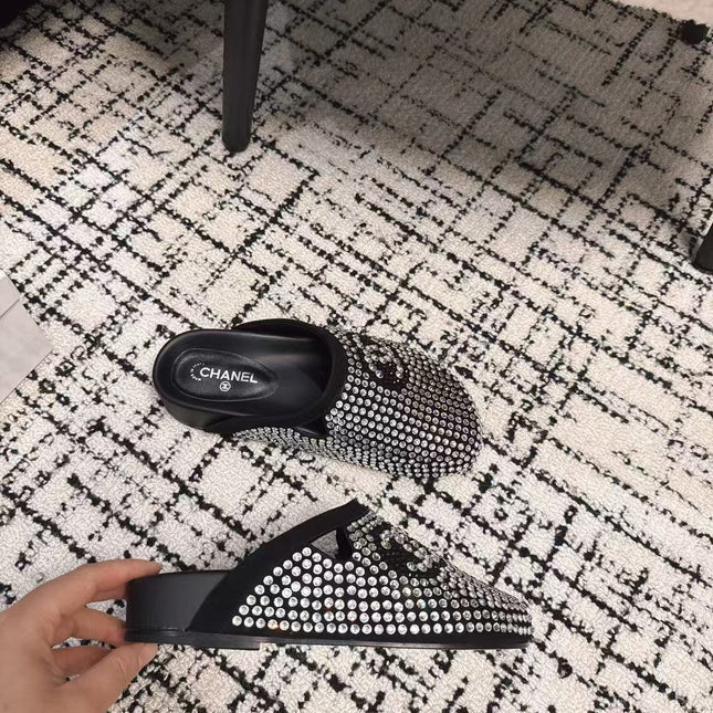 FLAT MULE IN  BLACK SUEDE WITH CRYSTALS