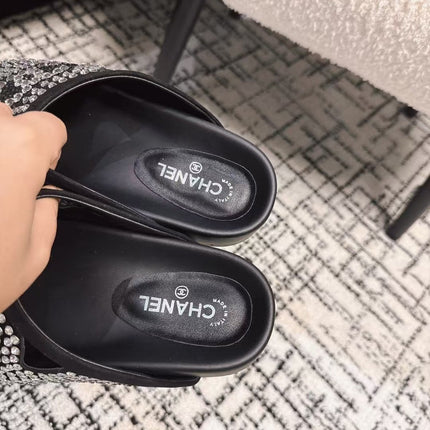 FLAT MULE IN  BLACK SUEDE WITH CRYSTALS