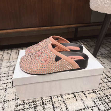 FLAT MULE IN LIGHT PINK SUEDE WITH CRYSTALS