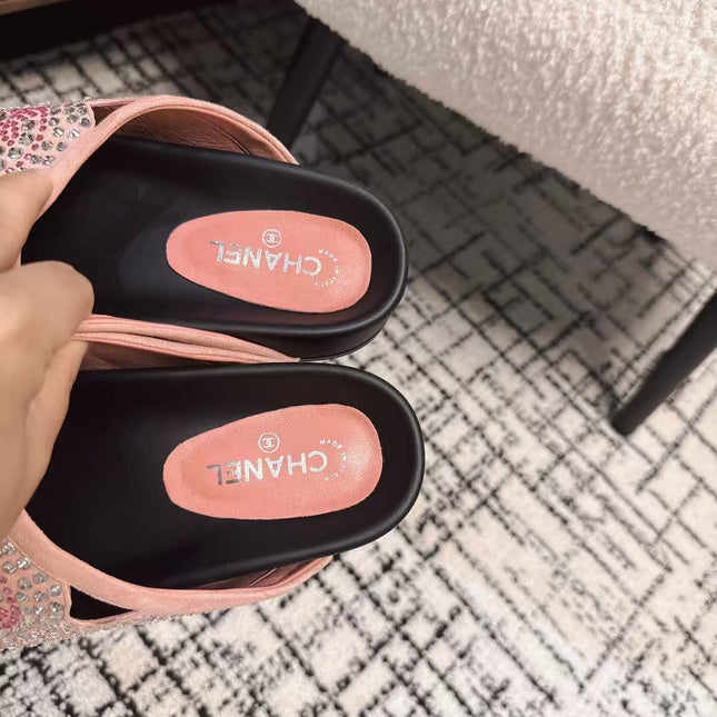 FLAT MULE IN LIGHT PINK SUEDE WITH CRYSTALS