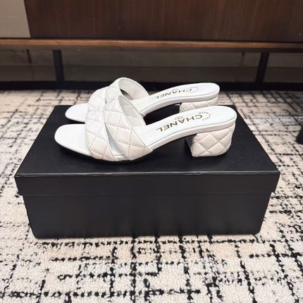 MID HEEL MULES IN WHITE SHEEPSKIN