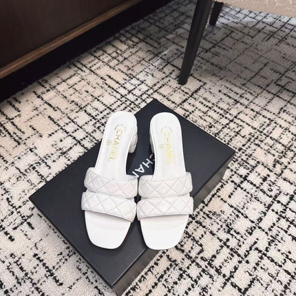 MID HEEL MULES IN WHITE SHEEPSKIN