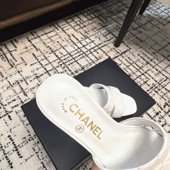 MID HEEL MULES IN WHITE SHEEPSKIN