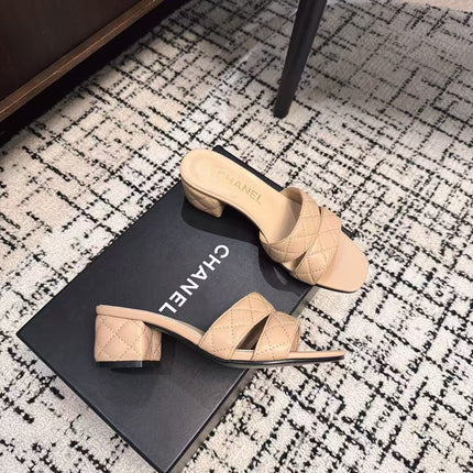 MID HEEL MULES IN MACAROON BEIGE SHEEPSKIN