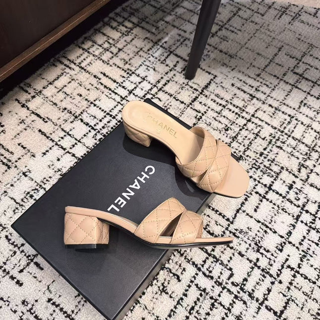 MID HEEL MULES IN MACAROON BEIGE SHEEPSKIN