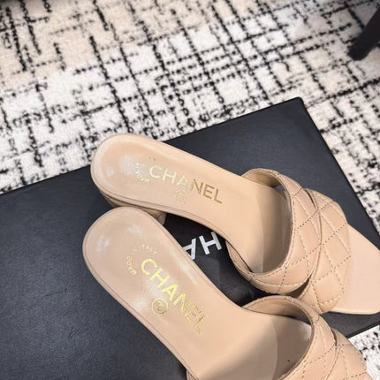 MID HEEL MULES IN MACAROON BEIGE SHEEPSKIN