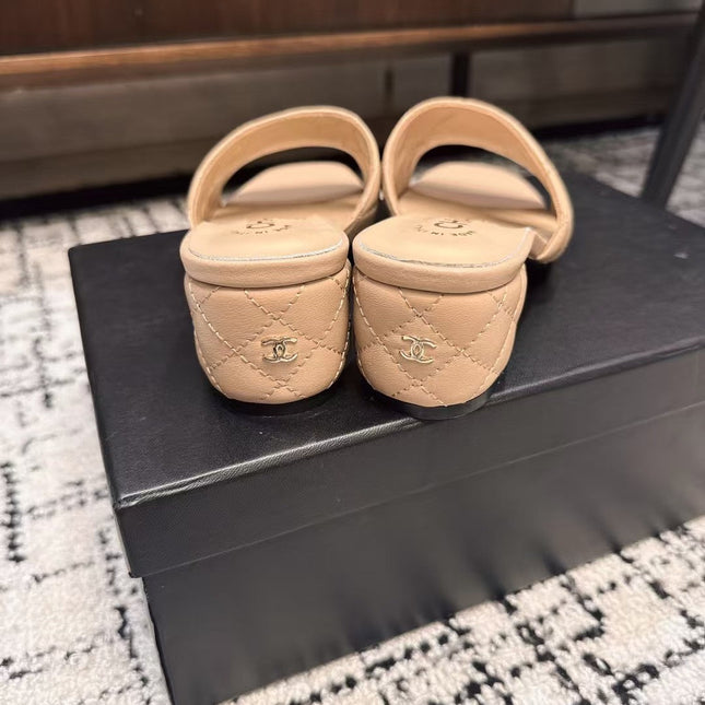 MID HEEL MULES IN MACAROON BEIGE SHEEPSKIN