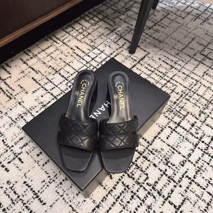 MID HEEL MULES IN BLACK SHEEPSKIN