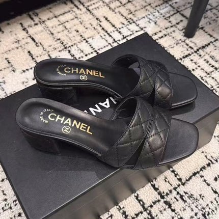 MID HEEL MULES IN BLACK SHEEPSKIN