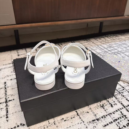 FLAT SLINGBACKS IN WHITE CALFSKIN AND BLACK FABRIC