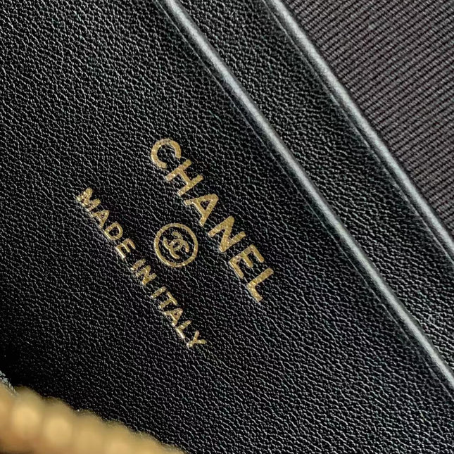 VANITY CASE 19 IN BLACK GRAINED CALFSKIN GOLD HARDWARE