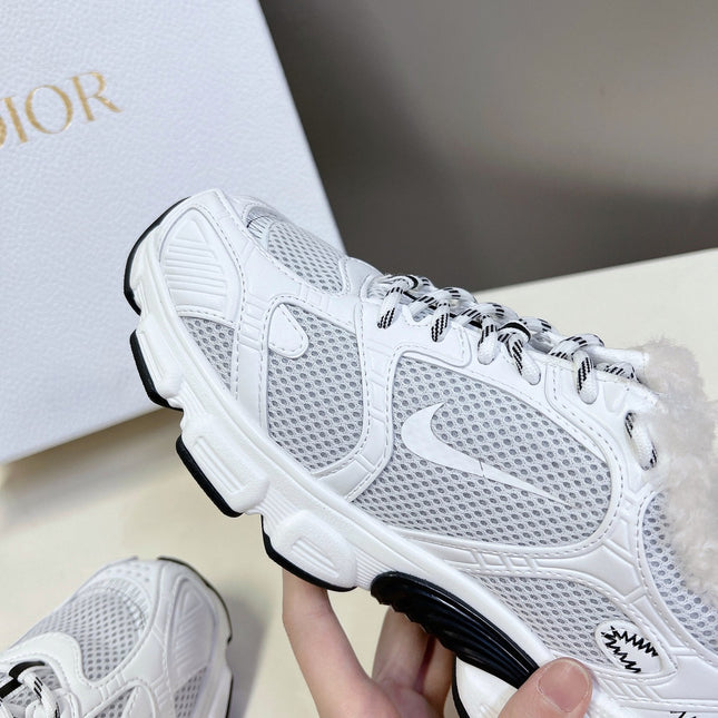 DIOR CHRONO SNEAKER 25S IN WHITE LAMBSKIN AND MESH FABRIC STYLE 2