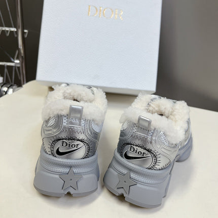 DIOR CHRONO SNEAKER 25S IN SILVER LAMBSKIN AND MESH FABRIC STYLE 1