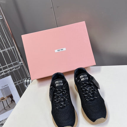 BASIC SNEAKERS IN BLACK MESH