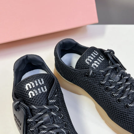 BASIC SNEAKERS IN BLACK MESH