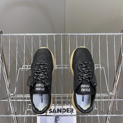 BASIC SNEAKERS IN BLACK MESH