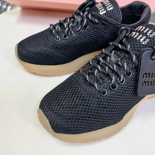 BASIC SNEAKERS IN BLACK MESH