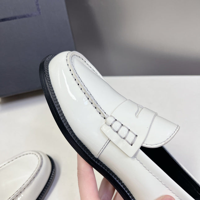 YSL 25S SAINT LAURENT LOAFERS IN WHITE PATENT CALFSKIN