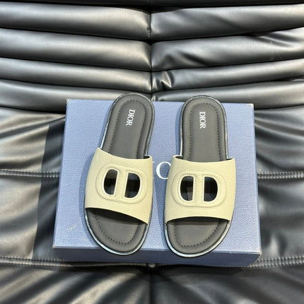 CD D-CLUB SLIDE SLIPPER LIGHT IVORY GRAINED CALFSKIN