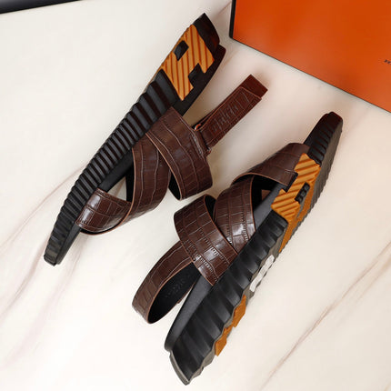 HM ELECTRIC CROCODILE MOTIF SANDAL SYRUP CALFSKIN