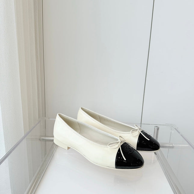BALLET FLAT IN WHITE MIX BLACK CALFSKIN