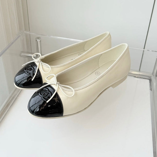 BALLET FLAT IN WHITE MIX BLACK CALFSKIN