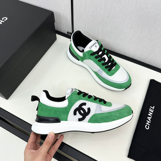 SNEAKER IN EMERALD GREEN SUEDE AND GREY BREATHABLE MESH