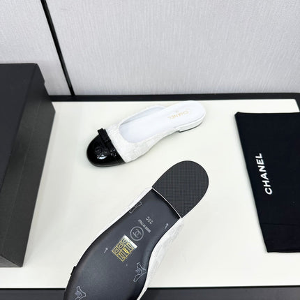 BOW MULE IN WHITE FABRIC AND BLACK CALFSKIN