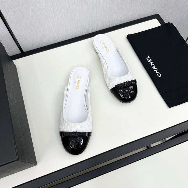 BOW MULE IN WHITE FABRIC AND BLACK CALFSKIN