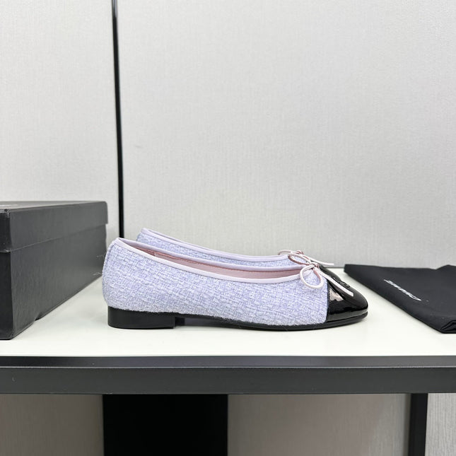 BALLET FLATS IN POWDER BLUE TWEED AND BLACK CALFSKIN