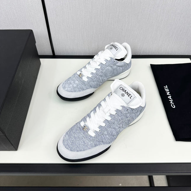 SPORTS SHOES IN GREY FABRIC