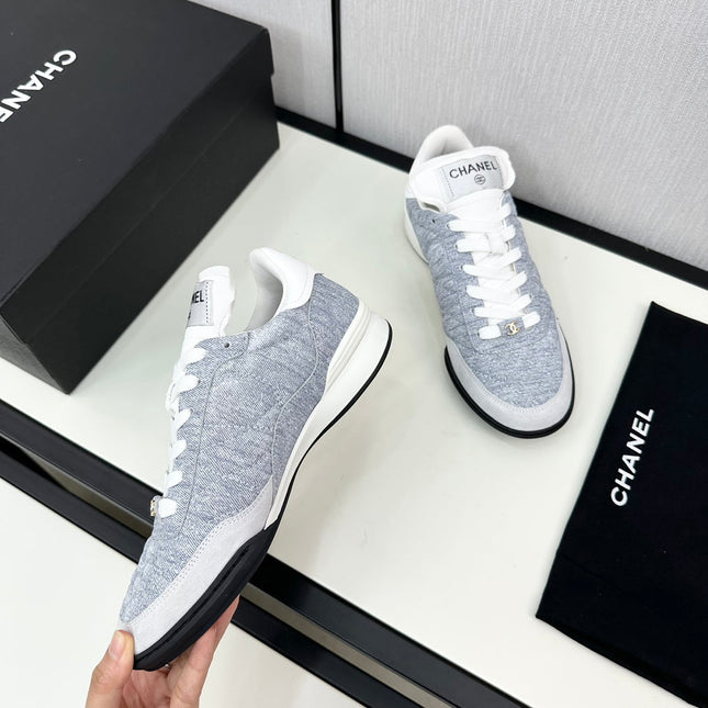 SPORTS SHOES IN GREY FABRIC