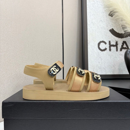 CC SANDAL 25S IN BEIGE FABRIC WITH BLACK HARDWARE