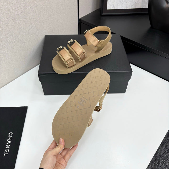CC SANDAL 25S IN BEIGE FABRIC WITH BLACK HARDWARE