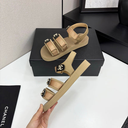 CC SANDAL 25S IN BEIGE FABRIC WITH BLACK HARDWARE