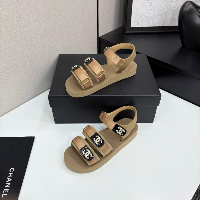 CC SANDAL 25S IN BEIGE FABRIC WITH BLACK HARDWARE