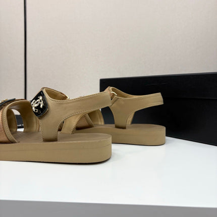 CC SANDAL 25S IN BEIGE FABRIC WITH BLACK HARDWARE