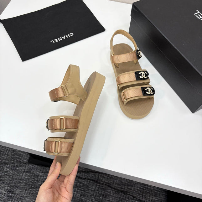 CC SANDAL 25S IN BEIGE FABRIC WITH BLACK HARDWARE