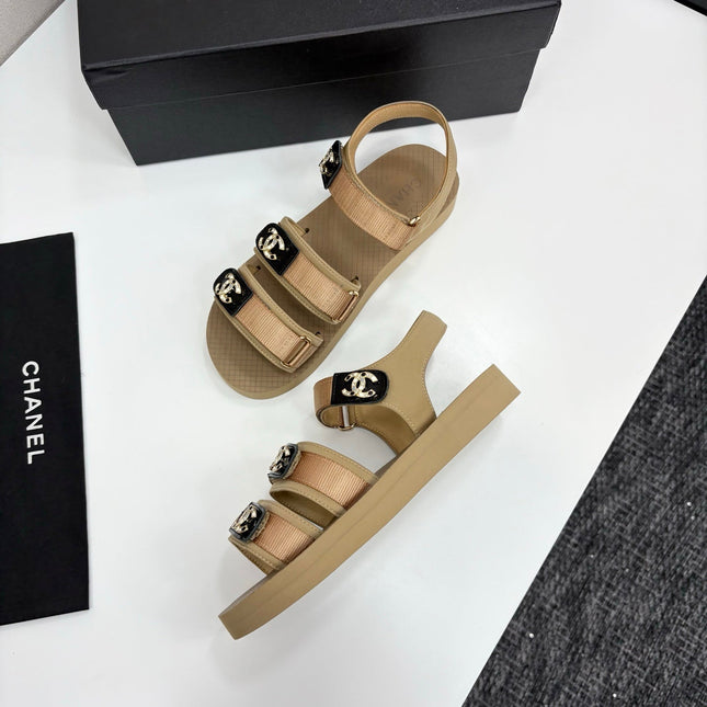 CC SANDAL 25S IN BEIGE FABRIC WITH BLACK HARDWARE