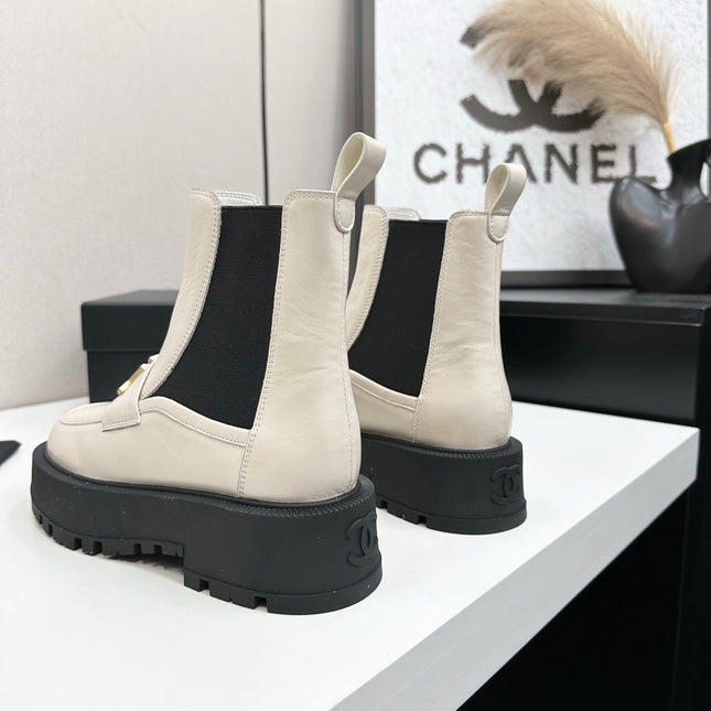 CHANEL 25S SHORT BOOTS IN WHITE CALFSKIN AND CANVAS