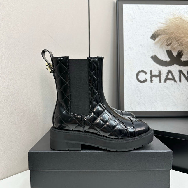 CHANEL 25S ELASTIC CHELSEA BOOTS IN BLACK GLOSSY CALFSKIN