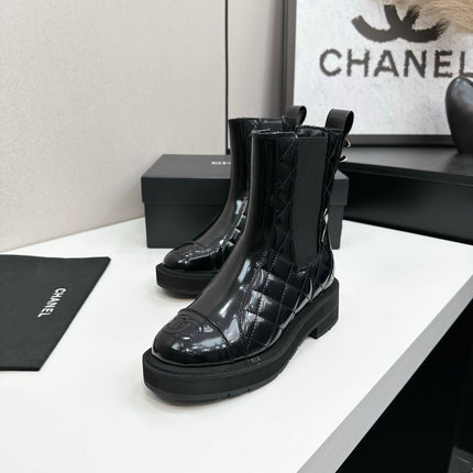 CHANEL 25S ELASTIC CHELSEA BOOTS IN BLACK GLOSSY CALFSKIN