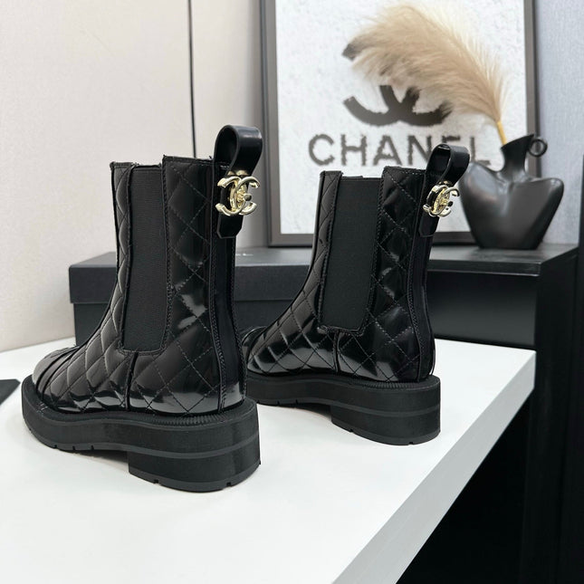 CHANEL 25S ELASTIC CHELSEA BOOTS IN BLACK GLOSSY CALFSKIN