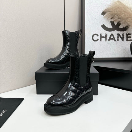 CHANEL 25S ELASTIC CHELSEA BOOTS IN BLACK GLOSSY CALFSKIN