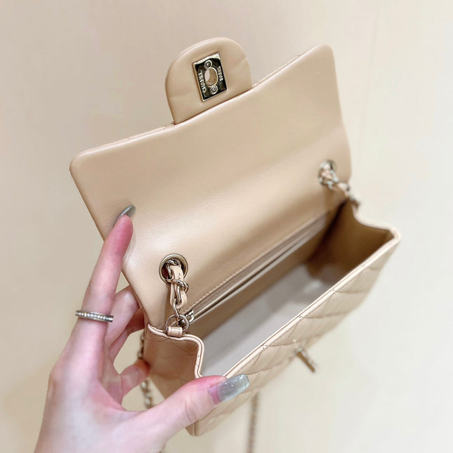 CHANEL 25S FLAP BAG 20 CM IN LIGHT BEIGE LAMBSKIN WITH GOLD HARDWARE