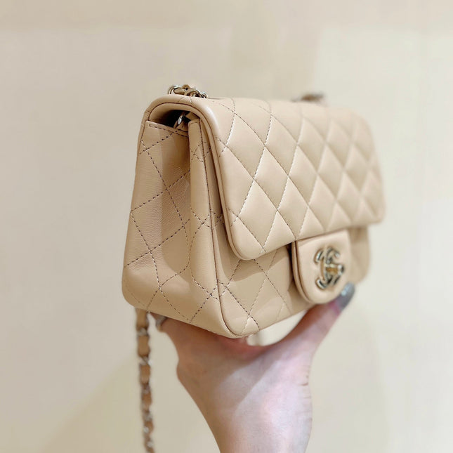 CHANEL 25S FLAP BAG 17 CM IN LIGHT BEIGE LAMBSKIN WITH GOLD HARDWARE