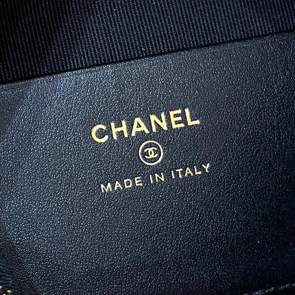 CHANEL 25S HOBO BAG 21 IN BLACK GRAINED CALFSKIN EMBELLISHED LOGO