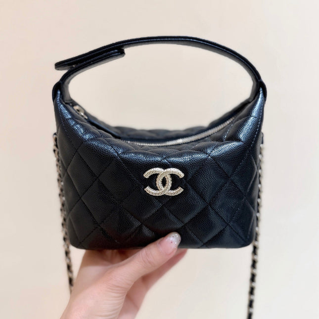 CHANEL 25S HOBO BAG 21 IN BLACK GRAINED CALFSKIN EMBELLISHED LOGO
